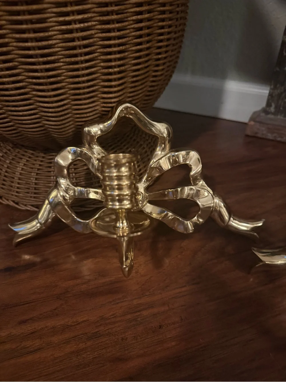 GORGEOUS HOLLYWOOD REGENCY OLD FRENCH CANDLE HOLDERS SCONCES PAIR OF BOWS BRASS